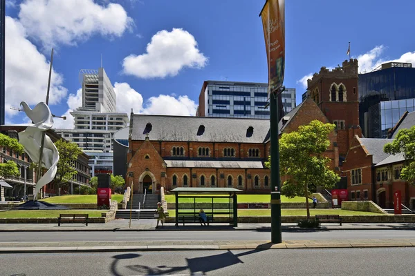 パース ワシントン州 オーストラリア 2017 聖ジョージ大聖堂とモダンなアートワーク アスカロン ジョージとドラゴンの物語 — ストック写真