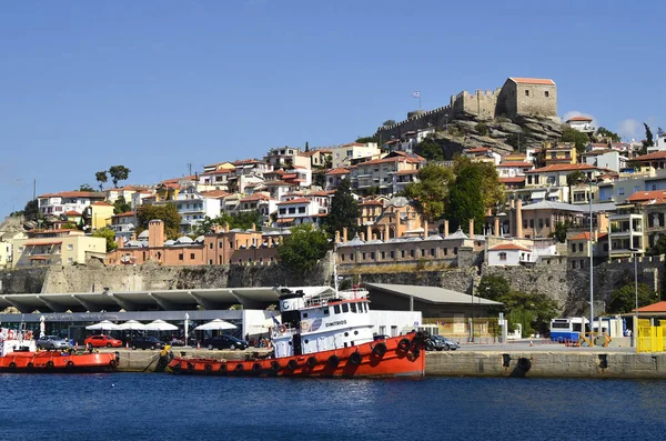 Kavala Griechenland September 2011 Schiffe Hafen Mit Fahrgastterminal Und Wohnungen — Stockfoto