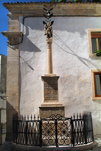 Italy Column Archangel Michael Pilgrimage Village Monte San Angelo — Stock Photo, Image