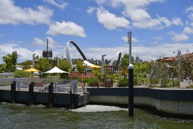 Avustralya, Perth, küçük Elizabeth ada ve Elizabeth Köprüsü arkasında