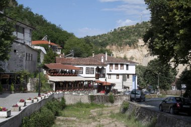 Melnik, Bulgaristan - 06 Haziran 2018: Dükkanlar ve evler küçük köyün Güney Bulgaristan
