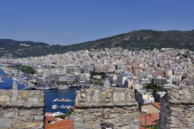 Yunanistan, Kavala, cityview Ortaçağ Kalesi üzerinden Eastmacedonia şehirde limana