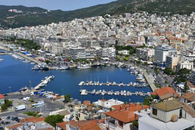 Kavala, Yunanistan - 11 Haziran 2018: Eastmacedonia şehirde liman havadan görünümü