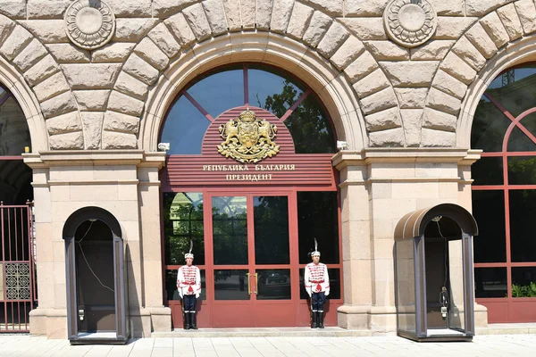 Sofia Bulgaristan Haziran 2018 Onur Bekçi Önünde Bina Başkanları — Stok fotoğraf