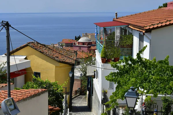 Grecia Kavala Calle Estrecha Hogares Mezquita Halil Bey Iglesia Ortodoxa — Foto de Stock