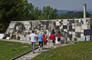 Mauthhausen, Avusturya - 18 Temmuz 2018: Tanımlanamayan ziyaret toplama kampına Mauthausen, Yukarı Avusturya WWII dan Holocaust memorial