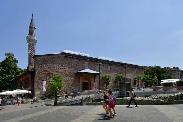 プロヴディフ ブルガリア 2018 身元不明者 Kapana 地区の中世ジュマヤ モスクと古代ローマのフォーラム 都市なった 2019 文化のヨーロッパの首都 — ストック写真