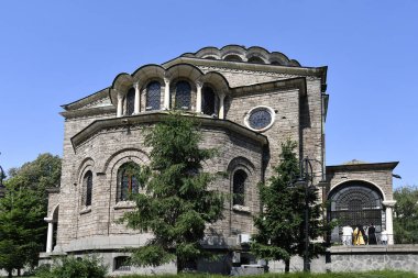 Sofia, Bulgaristan - 16 Haziran 2018: Kimliği belirsiz kişi ve Ortodoks Kilisesi Saint Nedelya rahip