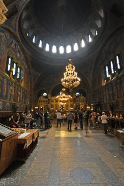 Sofia, Bulgaristan - 16 Haziran 2018: Kimliği belirsiz kişi içinde Ortodoks Kilisesi, Saint Nedelya babtismal töreni