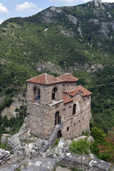 Bulgaria Antigua Iglesia Santa Madre Dios Fortaleza Medieval Asen — Foto de Stock