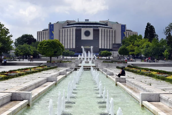 Sofía Bulgaria Junio 2018 Personas Identificadas Fuentes Parque Del Palacio —  Fotos de Stock