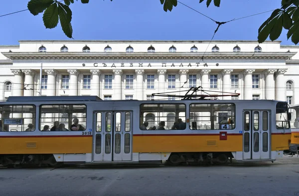 Sofia Bulgaria Giugno 2018 Persone Non Identificate Tram Pubblico Fronte — Foto Stock
