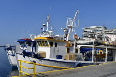 Kavala, Yunanistan - 11 Haziran 2018: Balıkçılık mesire Doğu Makedonya şehrin limanında gemide