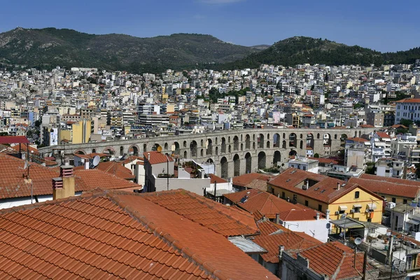 Grécia Kavala Paisagem Urbana Com Aqueduto Medieval Kamares — Fotografia de Stock