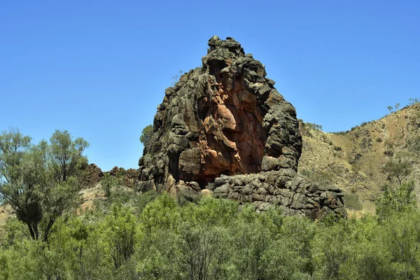 Corroboree 岩石在东部麦克唐纳范围国家公园 圣地为原住民文化 — 图库照片