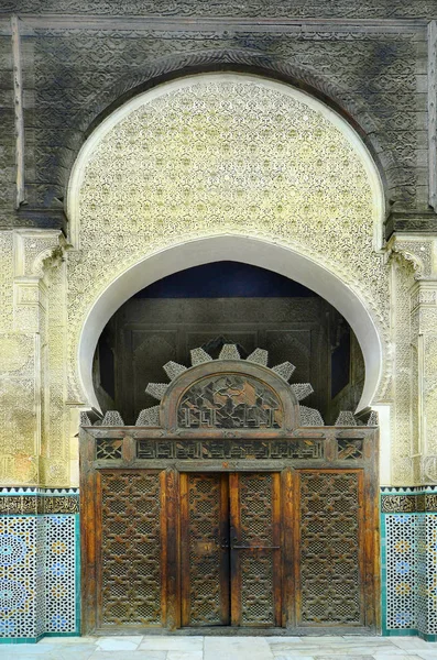 Marruecos Puerta Con Adornos Madraza Medieval Medersa Bou Inania Fez — Foto de Stock