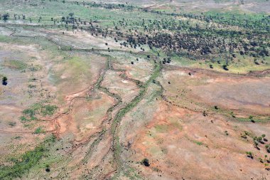 Taşra manzara Kuru dere yatak çevresinde Alice Springs içinde Avustralya, Nt, havadan görünümü