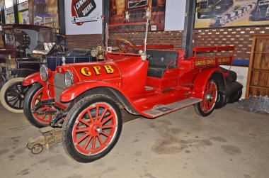 Alice Springs, Nt, Avustralya - 20 Kasım 2017: Vintage otomobillerde Ghan Müzesi, eski itfaiye