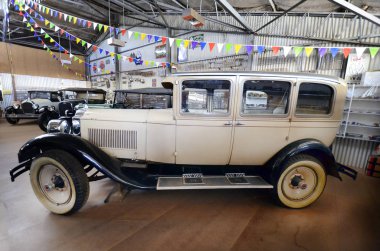 Alice Springs, Nt, Avustralya - 20 Kasım 2017: Vintage otomobillerde Ghan Müzesi, Packard 526 Sedan