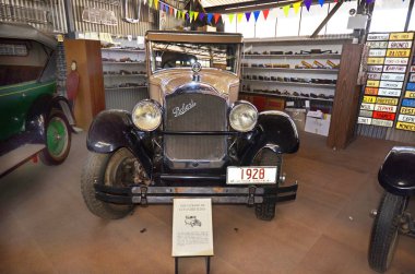 Alice Springs, Nt, Avustralya - 20 Kasım 2017: Vintage otomobillerde Ghan Müzesi, Packard 526 Sedan