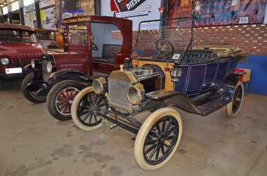 Alice Springs, Nt, Avustralya - 20 Kasım 2017: Ghan Müzesi Vintage otomobillerde
