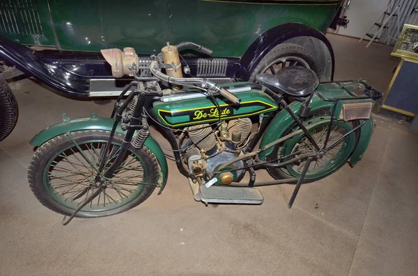 Alice Springs, Nt, Avustralya - 20 Kasım 2017: Vintage oto ve motosiklet Ghan Müzesi'nde