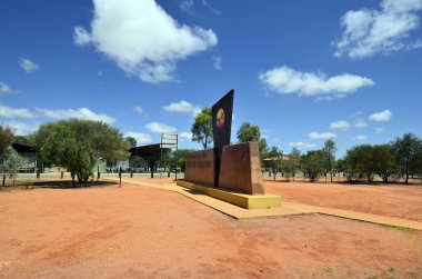 Kulgara, Nt, Avustralya - 15 Kasım 2017: Kuzey bölgesi ve Güney Avustralya Stuart karayolu sınır