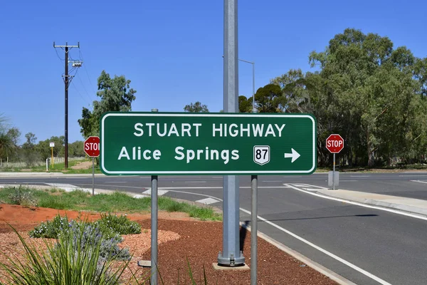 Austrália Sinal Direção Para Alice Springs Stuart Highway — Fotografia de Stock