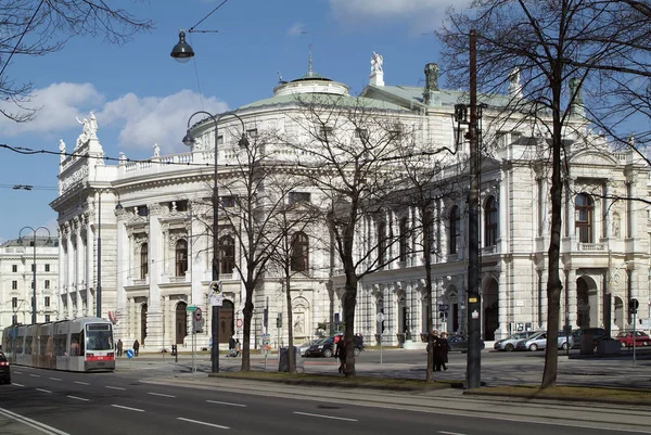 Vídeň Rakousko Února 2010 Neznámí Lidé Působivé Burgtheater Ringstrasse — Stock fotografie