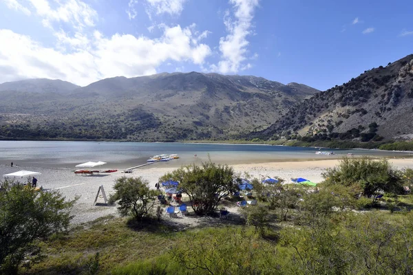 Georgioupolis Grécia Outubro 2018 Pessoas Não Identificadas Lago Kournas Destino — Fotografia de Stock