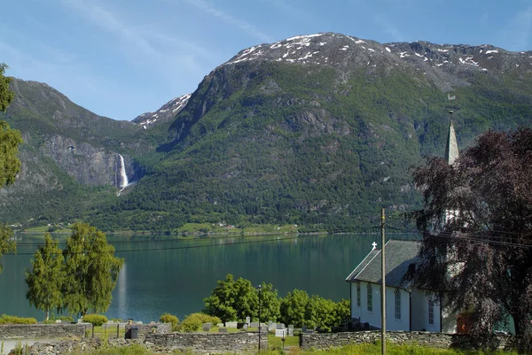 Noruega Cachoeira Chamada Feigumfossen Lusterfjord Com Igreja Cemitério — Fotografia de Stock