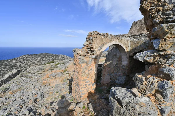 克里特岛 阿克罗蒂里半岛熊洞的一座小教堂的废墟 — 图库照片