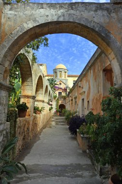 Yunanistan, Girit Adası, avluda Agia Triada Akrotiri Yarımadası'nda 17. yüzyıl dan aka Holy Trinity Manastırı