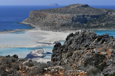 Yunanistan, kimliği belirsiz kişi Balos çarpıcı beach Gramvoussa Yarımadası Kissamos yakınındaki tadını çıkarın