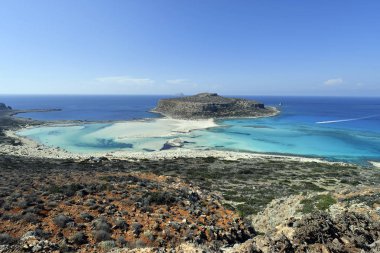 Yunanistan, kimliği belirsiz kişi Balos çarpıcı beach Gramvoussa Yarımadası Kissamos yakınındaki tadını çıkarın