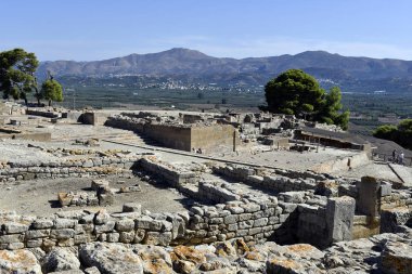 Agia Joannis, Yunanistan - 07 Ekim 2018: Antik Phaistos, Girit Tunç Çağı arkeolojik kalıntıları tanımlanamayan turist ziyaret