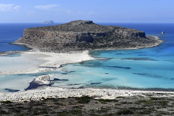 Yunanistan, kimliği belirsiz kişi Balos çarpıcı beach Gramvoussa Yarımadası Kissamos yakınındaki tadını çıkarın