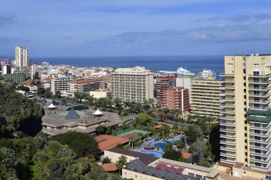 Puerto de la Cruz'da tercih edilen bir turizm Tenerife İspanya, Kanarya Adaları, farklı binalar