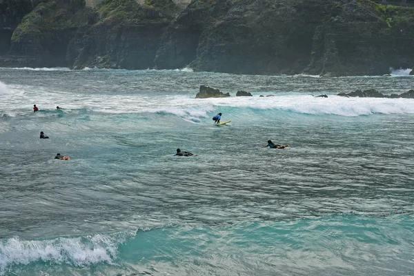 Tenerife Kanárské Ostrovy Španělsko Dubna 2018 Neidentifikovaný Surfaři Atlantském Oceánu — Stock fotografie