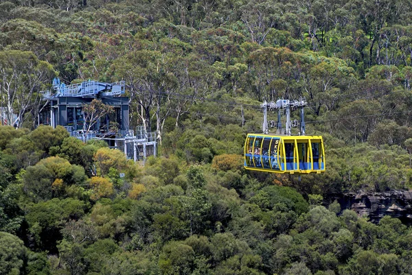 ブルー マウンテンズ国立公園 三姉妹岩 岩の高原とユーカリの森の最寄りの旅行先でカトゥーンバ ニューサウス ウェールズ州 オーストラリア 2008 ケーブルカー — ストック写真