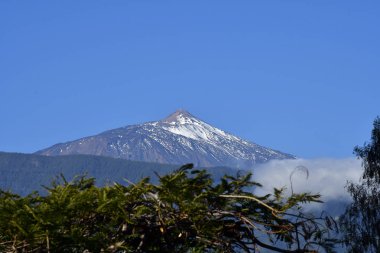 İspanya, Kanarya Adaları, Tenerife, Puerto de la Cruz limanından Teide Yanardağı görüntülemek