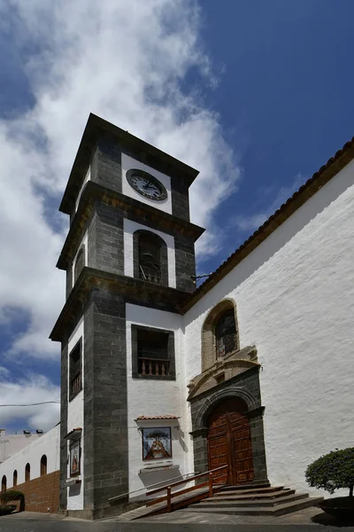 スペイン カナリア諸島 テネリフェ島 塗装セラミック カンデラリア村のサンタアナ教会の鐘楼 — ストック写真