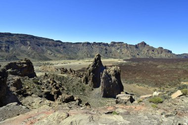 İspanya, Kanarya Adaları, Tenerife, oluşumu Los Roques de Garcia Llano de Ucanca'ya için görünümünde Teide Milli Parkı ile kaya