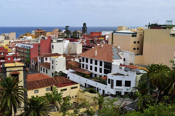 西班牙加那利岛特内里费岛 2018年4月9日 拉克鲁兹港的城市景观 背后是大西洋 — 图库照片