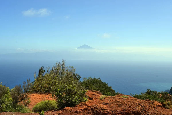 La Gomera Island'dan İspanya, Kanarya Adaları, görünümüne tepe Teide Tenerife adasında 
