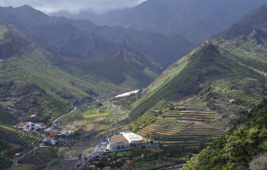 İspanya, Kanarya Adaları, La Gomera, dağlar ve terasların ekimi, yatay