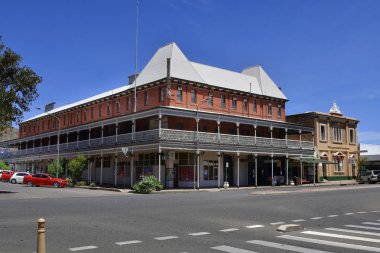 Kırık Hill, Nsw, Avustralya - 10 Kasım 2017: Otel ve tarihi mimarisi, New South Wales eski sınır madenci kasabasında bina