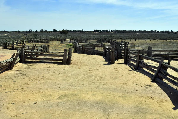 Australia, NSW, fence of old Zanci woolshed from 19th century in Mungo national park
