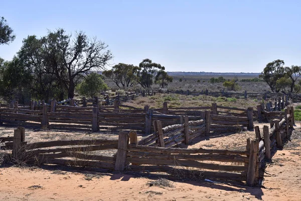 Australia, NSW, fence of old Zanci woolshed in Mungo national park