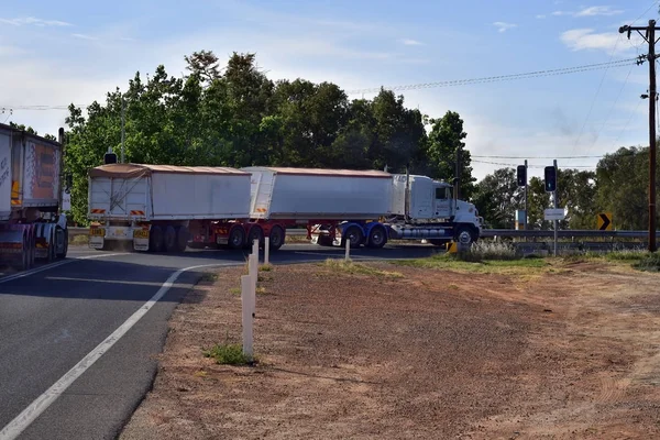 Curlwaa Nsw Australia Novembre 2017 Camion Con Rimorchi Solito Denominati — Foto Stock